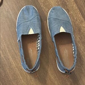 Toms Kids Moccasins in Blue and White